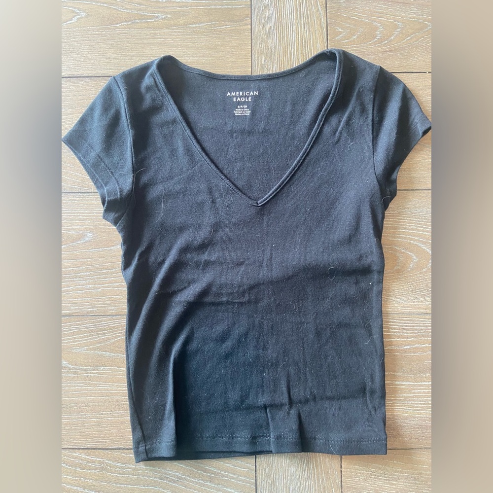 American Eagle black v neck women’s crop top size small gently used